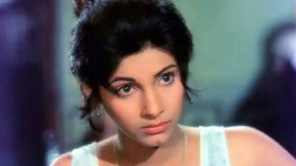 তাই এই দৃশ্যে বিনোদের সঙ্গে ডিম্পলকে অভিনয় করার জন্য রাজি করান পরিচালক মহেশ।