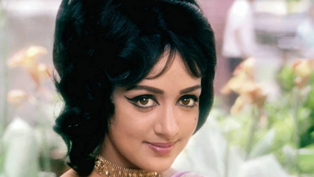 বিয়ের পর হেমা ঘনিষ্ঠ দৃশ্যে অভিনয় করা বন্ধ করে দিয়েছিলেন। কিন্তু চিত্রনাট্য অনুযায়ী ছবিতে একটি গভীর চুম্বনের দৃশ্য ছিল।