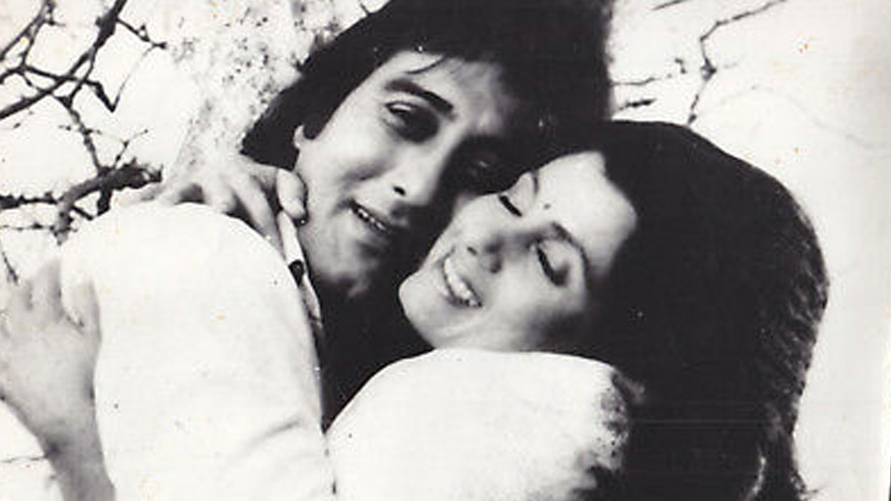 কিন্তু এর ফলে অনেক সময়ই খারাপ পরিস্থিতির সৃষ্টি হয়। যে অভিজ্ঞতা একবার হয়েছিল বিনোদ খন্না এবং ডিম্পল কাপাডিয়ার।