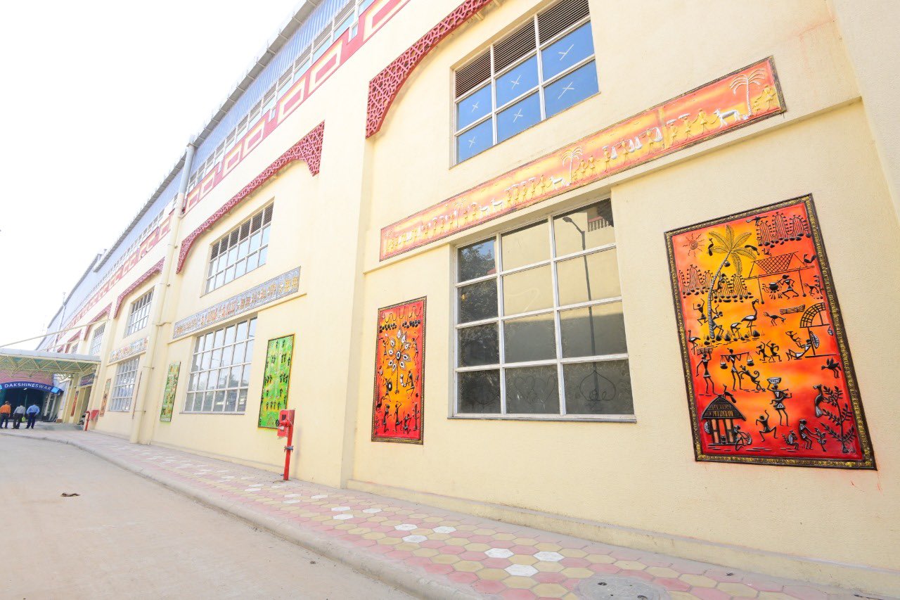 ভোটের আগে নোয়াপাড়া-দক্ষিণেশ্বর মেট্রোপথের উদ্বোধনের বিষয়টি সর্বাধিক গুরুত্ব দিয়ে দেখেছে কেন্দ্র। বরাহনগর ও বি টি রোড সংলগ্ন বিস্তীর্ণ অংশের মানুষের যাতায়াতের ক্ষেত্রে সুবিধা ছাড়াও উত্তর এবং দক্ষিণের দুই কালীতীর্থের সংযুক্তির বিষয়টি এতে প্রচারে বাড়তি গুরুত্ব পাবে।