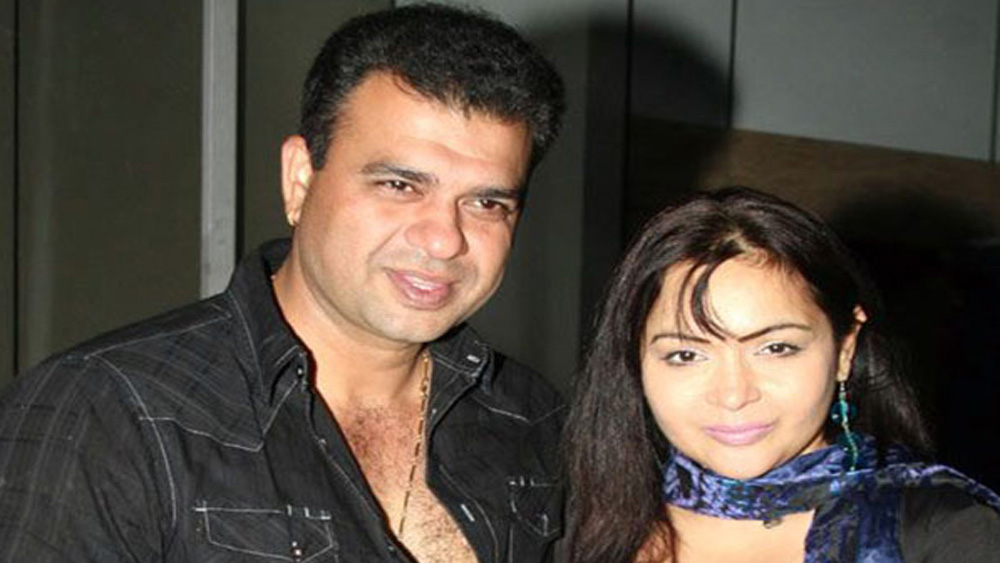 বলিউডে নিজের জায়গা তৈরি করার পরে কেরিয়ার থিতু হওয়ার সময়েই বিয়ে করেন নেন তিনি। তাঁর স্বামী নিমাই বালিয়া হলেন সুনীল দত্তের বোন রাজরানি বালির ছেলে। নিমাই-সহিলার একমাত্র মেয়ের নাম ‘প্রিন্সেস’।