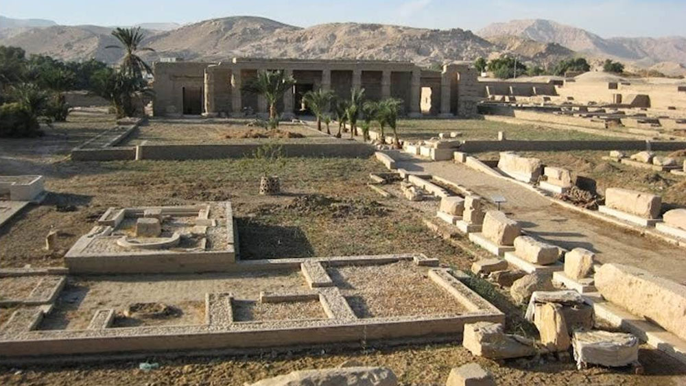 আবিদোস নামে মিশরের এই অঞ্চল স্মৃতিসৌধ এবং সমাধিতে ভর্তি। এই অঞ্চলকে তাই প্রাচীন মিশরের মৃত্যুর দেবতা ওসাইরিসের আরাধনাস্থল মনে করা হয়।