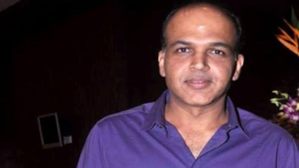 ট্রফি হাতে নেওয়ার পর তাঁকে কিছু বলতে বলা হয়েছিল। তখনই ঘটে বিপত্তি। আশুতোষ ধন্যবাদ জ্ঞাপন বক্তৃতার মধ্যেই সাজিদকে কথা শোনাকে শুরু করেন।