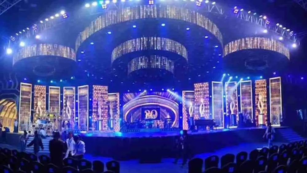 ফলে বলতে গেলে বলিউডের সমস্ত তারকাই ওই দিন চাক্ষুষ করেছিলেন দুই পরিচালকের মধ্যে সেই ঘটনা।