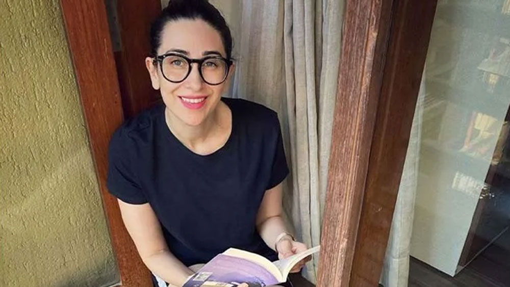 স্বামীর সঙ্গে বিচ্ছেদের পর থেকেই মুম্বইয়ে থাকেন করিশ্মা। বোন করিনার পটৌডি বাড়ির কাছেই একটি বাড়িতে ২ সন্তানকে নিয়ে থাকেন তিনি।