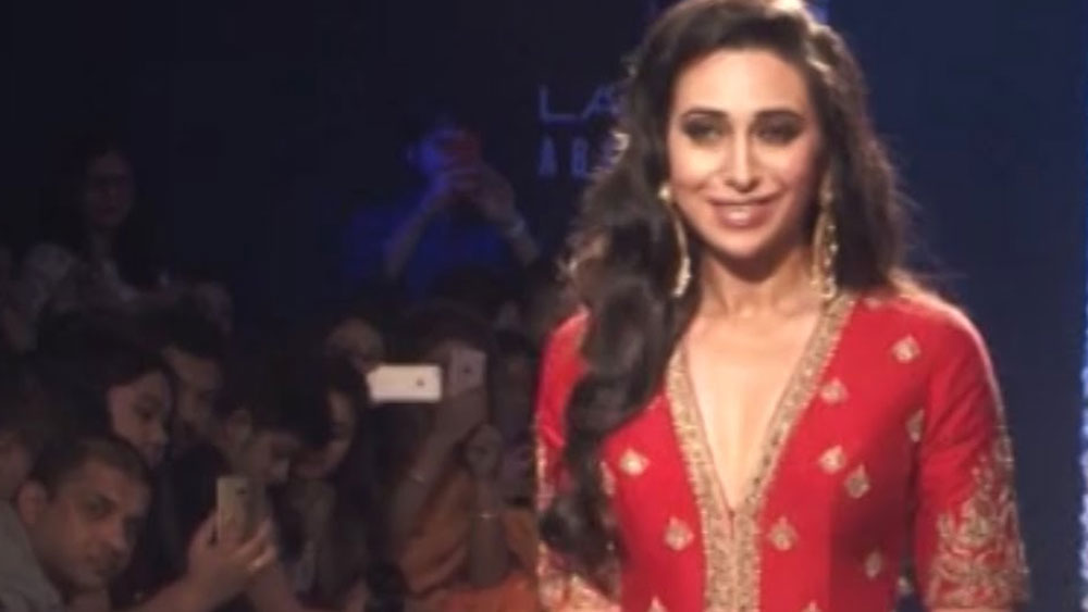 এ ছাড়া করিশ্মা নিজেকে সব সময় কাজের মধ্যে ব্যস্ত রাখেন। করিশ্মা অভিনয় জগতে সক্রিয় না থাকলেও বোন করিনার থেকেও তাঁর ব্যস্ততা অনেক বেশি। একটি শো-য়ে করিনা নিজেই এ কথা জানিয়েছিলেন।