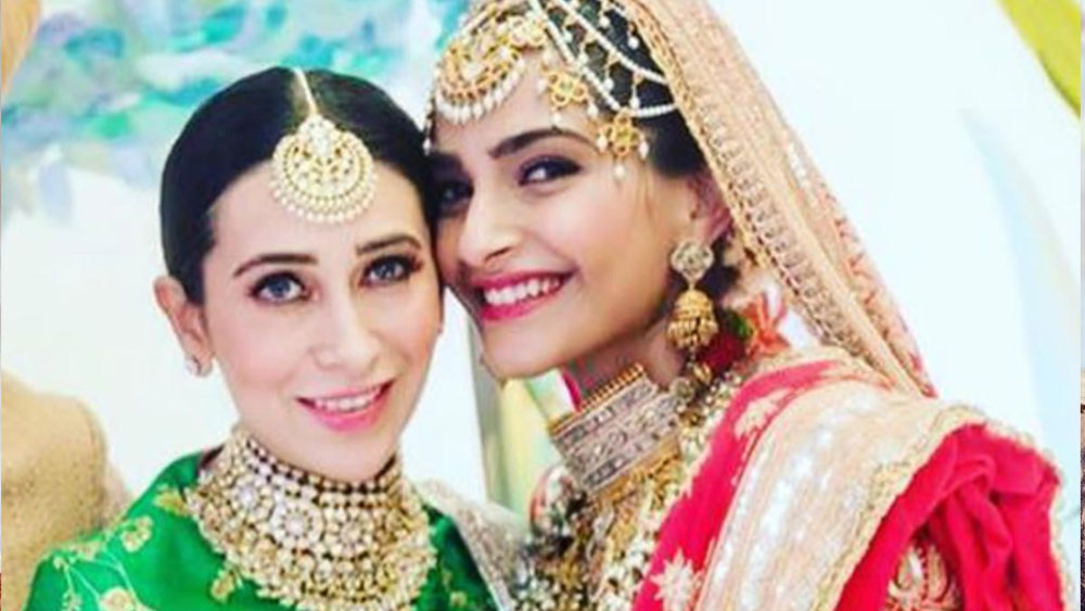 বিলাসবহুল জীবন কাটানোর জন্য বড় অঙ্কের উপার্জনের প্রয়োজন। অথচ খরচ বহন করার জন্য কোনও ছবিই তাঁর হাতে নেই। তাহলে কী ভাবে এই বিশাল খরচের ভার করিশ্মা বহন করছেন?