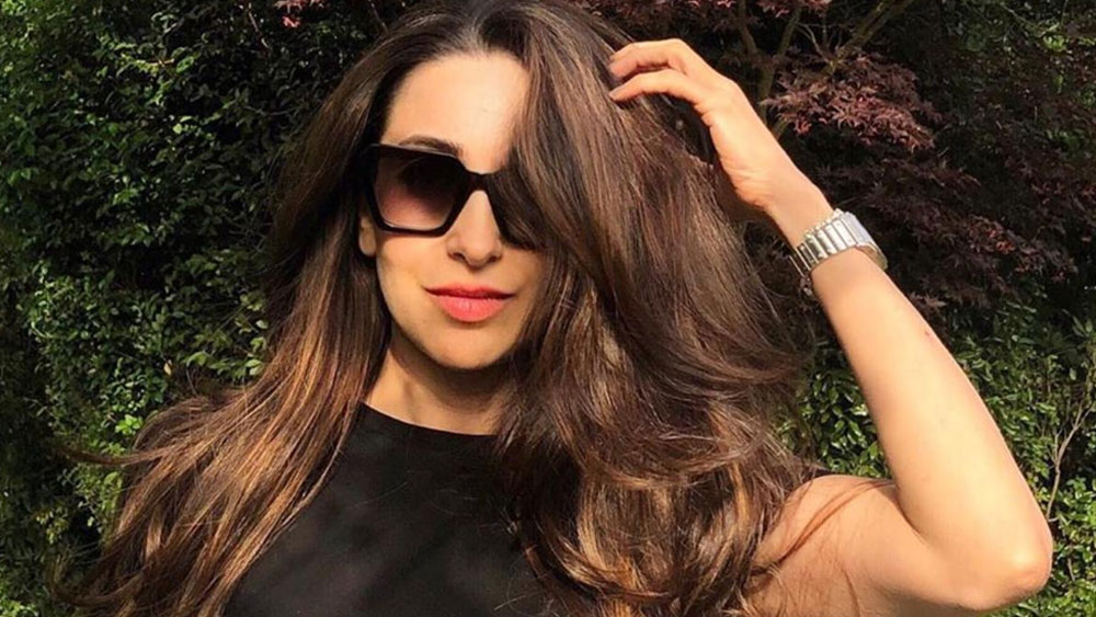 তারকাদের মানানসই পোশাক, খাবার, ছেলে মেয়েদের স্কুল এবং টিউশন খরচ-- কোনও কিছুর সঙ্গেই আপস করতে হয়নি তাঁকে। আগের মতোই বিলাসিতাকে সঙ্গী করে জীবন কাটাচ্ছেন তিনি।