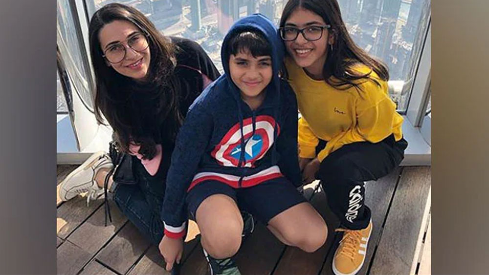 ফলত কোনও ছবিই তাঁর হাতে এখন নেই। অন্য দিকে ২০১৬ সালে স্বামী সঞ্জয় কপূরের সঙ্গেও তাঁর বিচ্ছেদ হয়ে যায়। তার পর থেকে ২ সন্তানকে একাই বড় করে তুলছেন করিশ্মা।