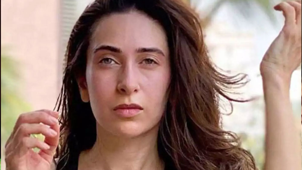 তার পর সংসার নিয়ে এতটাই ব্যস্ত হয়ে পড়েছিলেন যে, অভিনয় থেকে বিরতি নিয়ে নেন। পরে নতুন করে অভিনয় জগতে ফিরতে চাইলেও দর্শক তাঁকে আর আগের মতো পছন্দ করেননি।