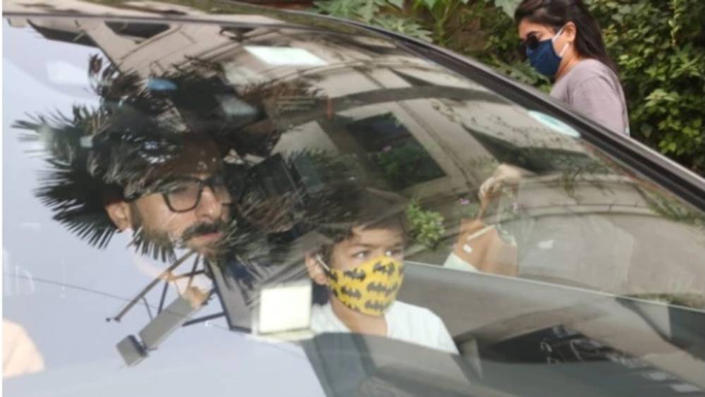 সইফ আলি খান, তৈমুর আলি খান ও করিনা কপূর