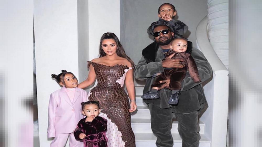 ৪ সন্তান নর্থ, সেন্ট, শিকাগো এবং প্যাজমের হেফাজত যৌথ ভাবে দাবি করেছেন কিম এবং কেনি। অন্যতম জনপ্রিয় শিল্পী কিম-কেনির সম্পত্তির পরিমাণ আকাশছোঁয়া। আমেরিকার সংবাদমাধ্যমের দাবি, তাঁদের সম্পত্তির পরিমাণ ২২০ কোটি ডলারেরও বেশি। সেগুলির মধ্যে আছে ক্যালিফোর্নিয়ায় হিডন হিলস-এ ১৫,৬৬৭ বর্গফুটের প্রাসাদ।