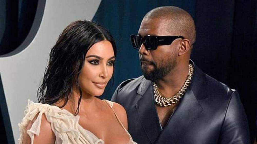 আলাপের ৮ বছর পরে দু’জনে স্বীকার করেন সম্পর্কের কথা। ২০১২ সালের জুনে কিম জানান, কেনি ও তিনি একে অন্যের প্রণয়ী। সে বছরই ডিসেম্বরে জানা যায় কিম সন্তানসম্ভবা। পরের বছর জুনে জন্ম হয় কিম ও কেনির প্রথম সন্তানের। মেয়ের নাম তাঁরা রাখেন নর্থ।