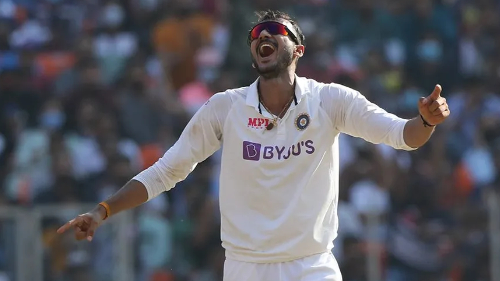 সরাসরি: ১১২ রানে শেষ হল ইংল্যান্ডের ইনিংস, ঘরের ছেলে অক্ষরের শিকার ৬ উইকেট