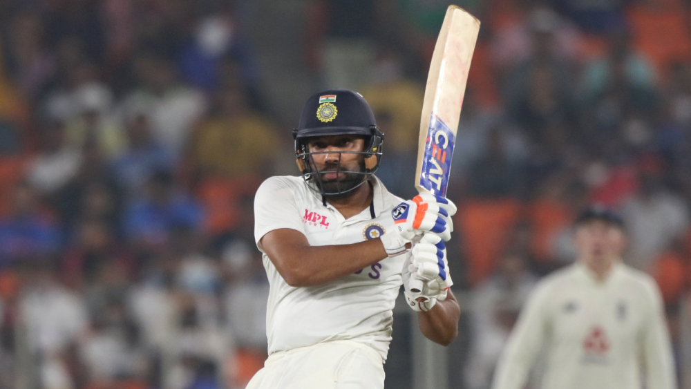 সরাসরি: ইংরেজ পেসারদের সামলে অর্ধশতরান রোহিত শর্মার,  দিনরাতের টেস্টেও ছন্দে হিটম্যান