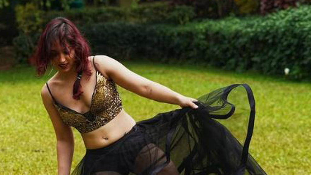 ২০০২ সালে আমির-রীনার বিয়ে যখন ভেঙে যায়, ইরা তখন ৪ বছরের শিশু। এর পর রীনাই কার্যত সিঙ্গল পেরেন্ট হয়ে বড় করেন ইরা এবং জুনেইদকে। তবে আমির এবং তাঁর দ্বিতীয় স্ত্রী কিরণের সঙ্গেও ইরা ও জুনেইদের সম্পর্ক ভাল।