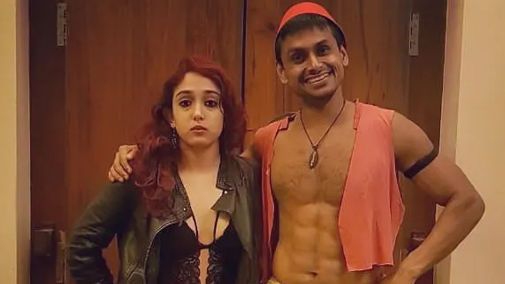 ইনস্টাগ্রামে অনুরাগীদের কাছে তাঁর পোস্ট থেকে অপ্রয়োজনীয় এবং কুরুচিকর মন্তব্য মুছে দেওয়া উচিত কিনা জানতে চেয়ে একটি পোল তৈরি করেন। সেখানে ৫৬ শতাংশ মানুষ ইরার সিদ্ধান্তকে সমর্থন জানান।