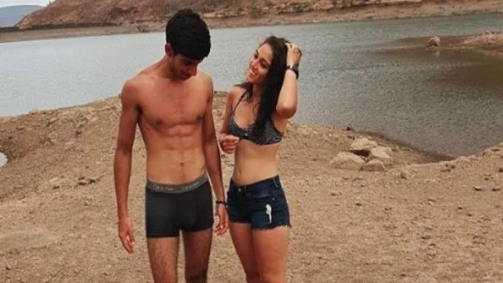 এর আগে ইরার সম্পর্ক ছিল সঙ্গীতশিল্পী তথা সঙ্গীতকার মিশাল কৃপালনীর সঙ্গে। এর আগে নেট মাধ্যমে মিশালের সঙ্গে তাঁর সম্পর্কের কথা জানিয়েওছিলেন ইরা। পোস্ট করেছিলেন দু’জনের ঘনিষ্ঠ ছবিও। পরে তাঁদের সম্পর্ক ভেঙে যায়। বিচ্ছেদের কারণ অবশ্য জানা যায়নি।