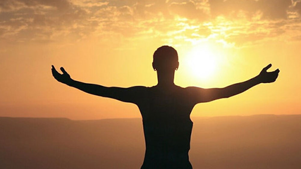 আধ্যাত্মিকতার কোনও সীমানা হয় না। কিন্তু ওই সংগঠনে আধ্যাত্মিকতার প্রশিক্ষণ ছিল সীমাবদ্ধ, এ বিষয়টিই পছন্দ হচ্ছিল না তাঁর। যে আধ্যাত্মিকতার জন্য তিনি সংসার ছেড়েছিলেন ১২ বছর পর সেই আধ্যাত্মিকতার টানেই ফের সংসারে ফিরে আসেন পরেশ।