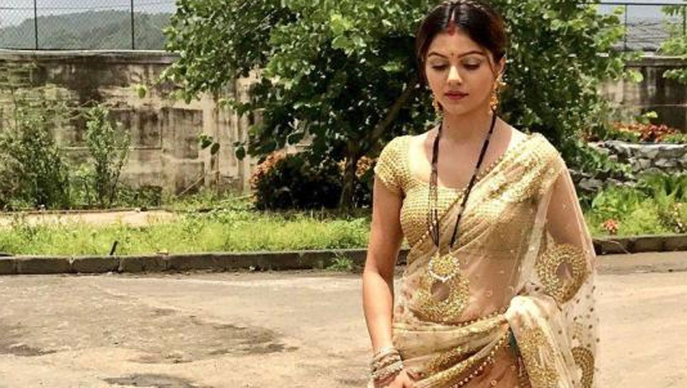 বাস্তবেও তাঁরা একে অপরকে ডেট করতে শুরু করেন। কিন্তু তাঁদের রসায়ন বেশি দূর এগতে পারেনি।