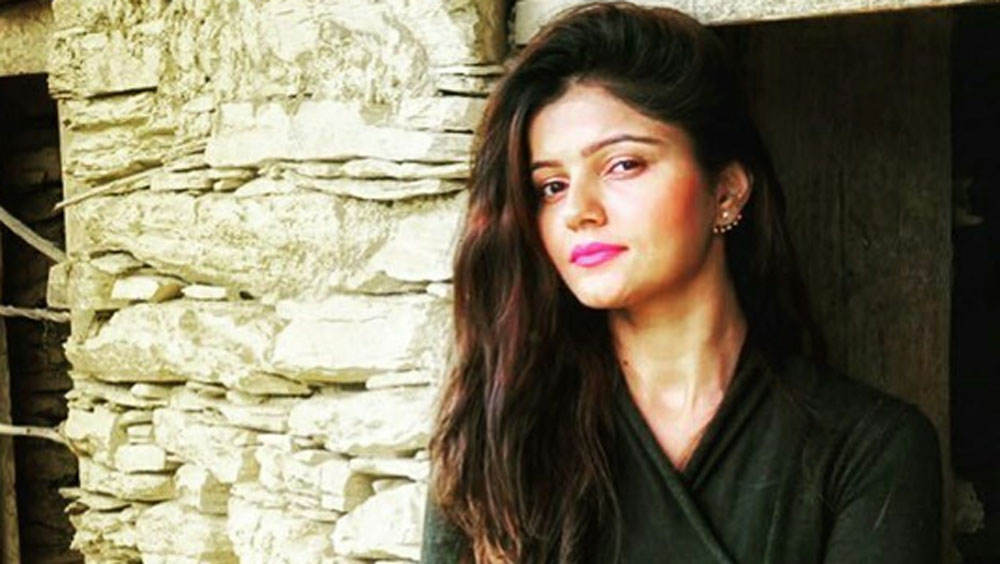 ১৯৮৭ সালে হিমাচল প্রদেশের শিমলায় জন্ম রুবিনার। রুবিনার বাবা এক জন লেখক। হিন্দি ভাষায় প্রচুর বই লিখেছেন তিনি।