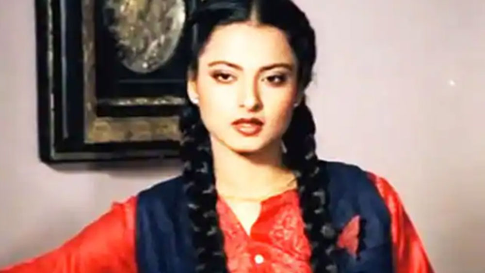 এই ঘটনার কয়েক বছর পর আবার রেখার নাম জুড়ে যায় নার্গিস এবং সুনীল দত্তের ছেলে সঞ্জয় দত্তের সঙ্গে।