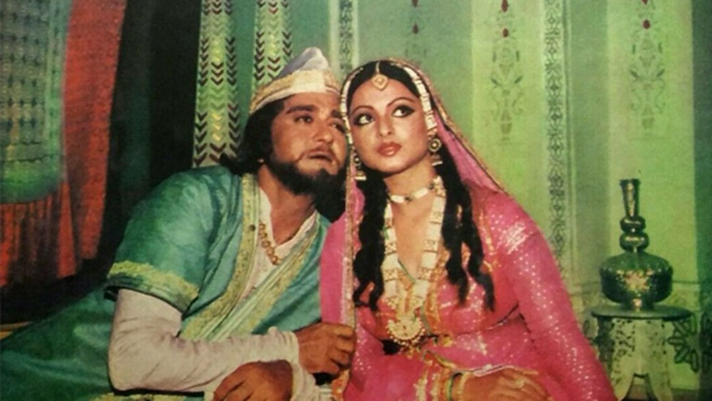 সুনীলের সঙ্গে কয়েকটি ছবিতে কাজ করার পরই রেখার নাম জড়াতে শুরু করে তাঁর সঙ্গে। ইন্ডাস্ট্রিতে তাঁদের দু’জনের সম্পর্ক নিয়ে গুঞ্জন শুরু হয়। যা নার্গিসের কানেও পৌঁছয়।