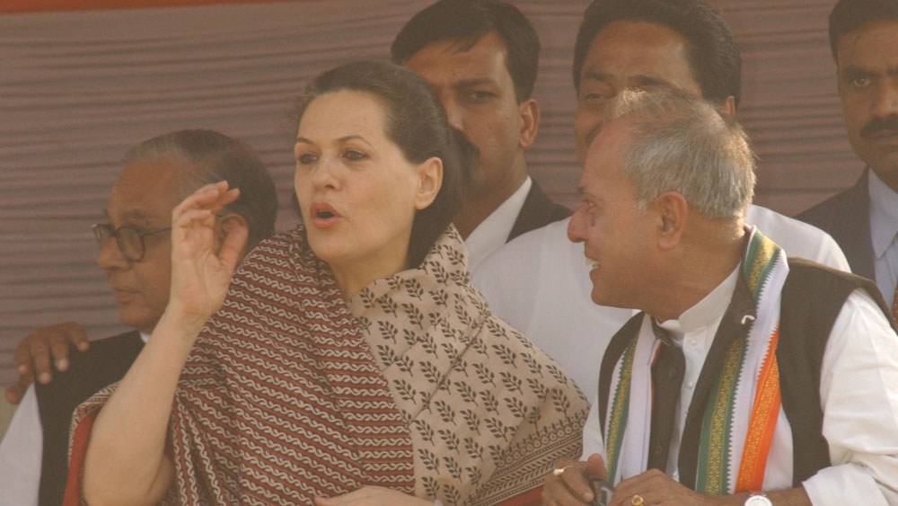 সনিয়া এবং প্রণব।