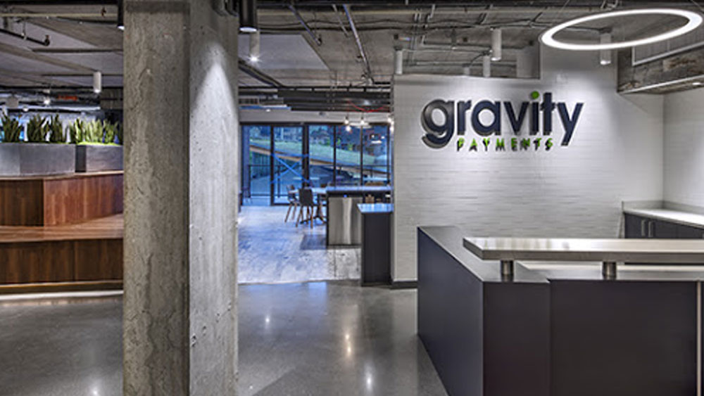 তাঁর মতে, যে সমস্ত ধনকুবের নিজেদের আয়ের সামান্য অংশ দান করেন বা হয়তো নিজের নামে কোনও হাসপাতাল বানান, বেশির ভাগই কর ফাঁকি দেওয়ার উদ্দেশ্যে এমন করে থাকেন। তিনি যে সে পথে হাঁটেত নারাজ তা-ও জানান তিনি।