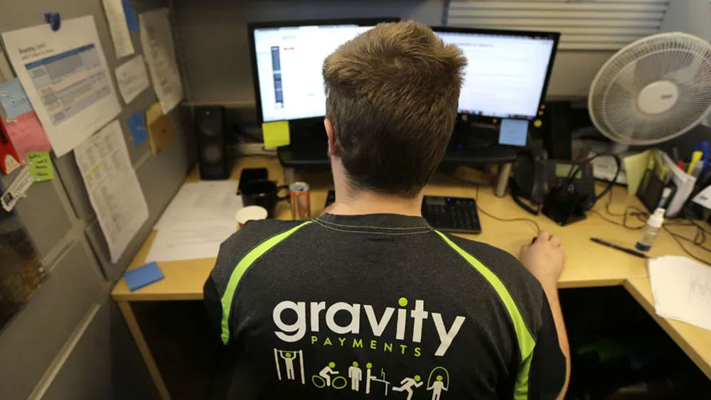 ড্যানের এখন বয়স ৩৬ বছর। ৩১ বছরেই ড্যান কোটিপতি হয়ে গিয়েছিলেন।