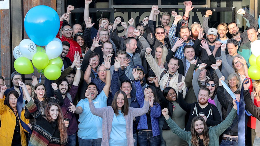 কঠিন সময়ে এবং মূল্যবৃদ্ধির আবহে যাতে কোনও কর্মচারীকেই সমস্যায় না পড়তে হয় তার জন্যই এমন সিদ্ধান্ত নিয়েছেন সিইও ড্যান। এর জন্য ড্যান নিজের বার্ষিক মাইনেও কমিয়ে এনেছেন অনেকটাই।