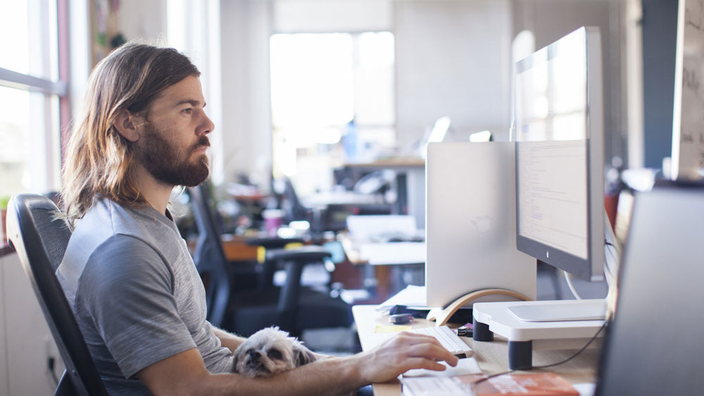 মাত্র ৪ বছরের মধ্যেই ওয়াশিংটনের সবচেয়ে বড় ক্রেডিট কার্ড সংস্থায় পরিণত হয় এটি। সংস্থাটির গ্রাহকের সংখ্যা এখন ১৫ হাজারেরও বেশি।