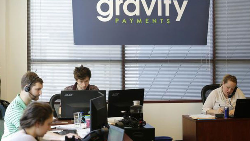 মাত্র ১৯ বছর বয়সে গ্রাভিটি পেমেন্টস সংস্থা চালু করেন তিনি। তখন তিনি কলেজে পড়েন। কলেজের একটি ঘর থেকেই শুরু হয়েছিল গ্রাভিটি পেমেন্টস-এর যাত্রা।