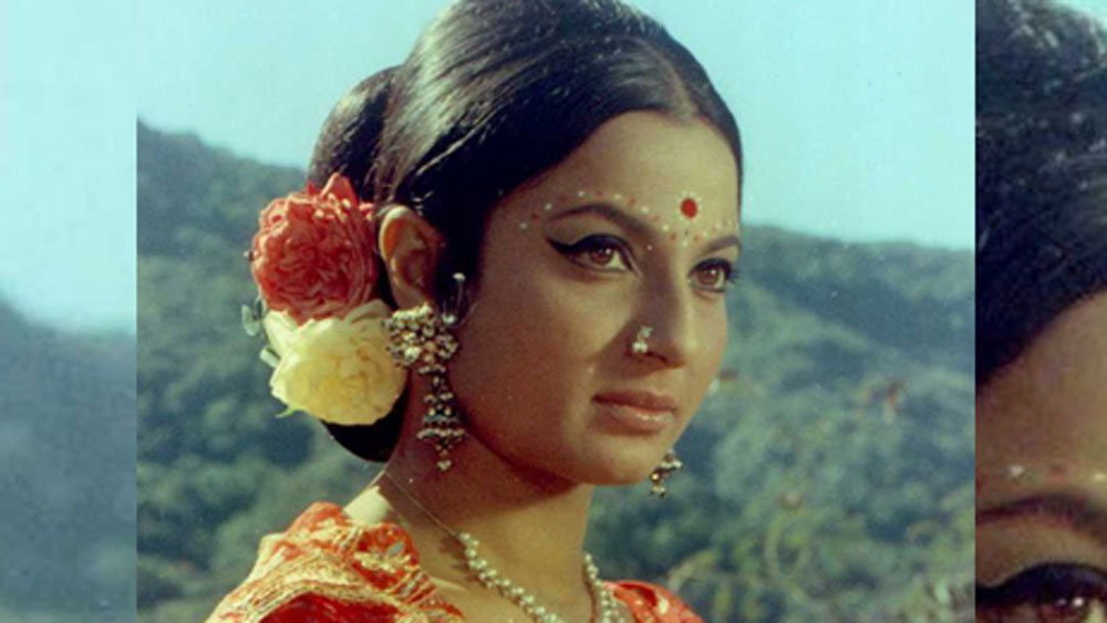 তনুজাকে যখন শেষবারের মতো কান্নার দৃশ্যটি বুঝিয়ে দিতে যান কিদর, তিনি নাকি পরিচালকের মুখের উপর জানিয়ে দেন ওই দিন তাঁর কাঁদার মন নেই।