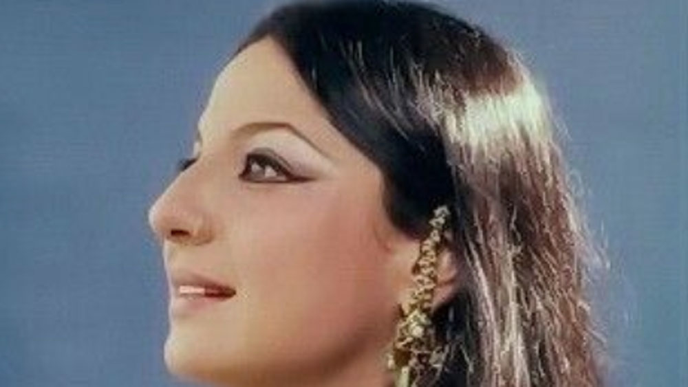 সেই পরিচালকের ছবিতেই এ বার তনুজার কাজ করার কথা ছিল। এই ছবিতে তনুজার বিপরীতে ছিলেন পরিচালকেরই ছেলে অশোক শর্মা।