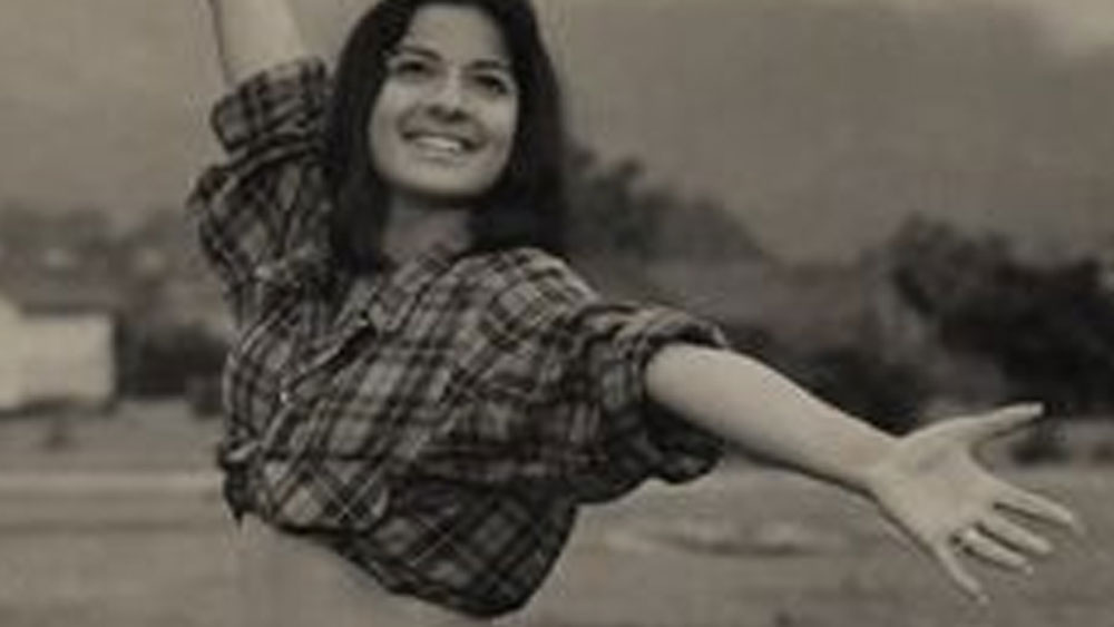 ১৯৬১ সালে মুক্তি পায় ‘হামারি ইয়াদ আয়েগি’ ছবিটি। এই ছবির পরিচালক ছিলেন কিদর শর্মা।