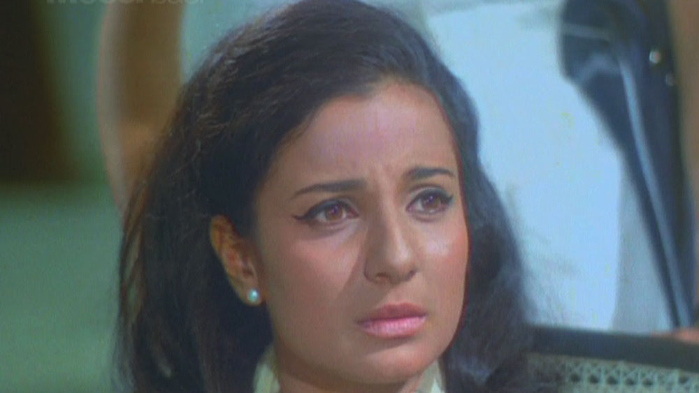 শ্যুটিং সেটেই হোক কিংবা সেটের বাইরে। তারকাদের মধ্যে বাকবিতণ্ডা থেকে শুরু করে হাতাহাতির খবর প্রায়ই শোনা যায়।