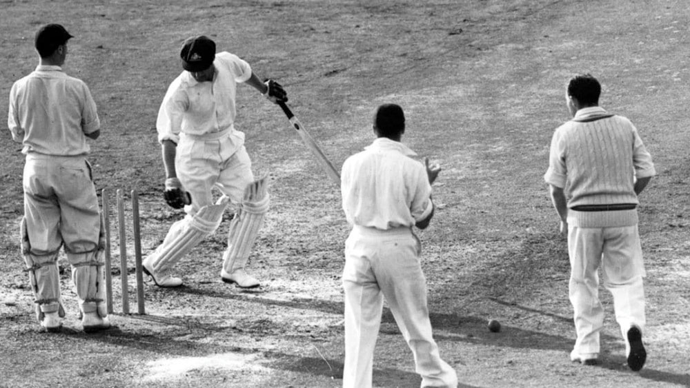 বিংশ শতকে এমন ঘটনা ঘটেছিল ৬ বার। শেষ বার ঘটেছিল ১৯৪৬ সালে নিউজিল্যান্ডের মাটিতে। অস্ট্রেলিয়ার বিরুদ্ধে সে বার ২ দিনেই হেরে গিয়েছিল কিউইরা।