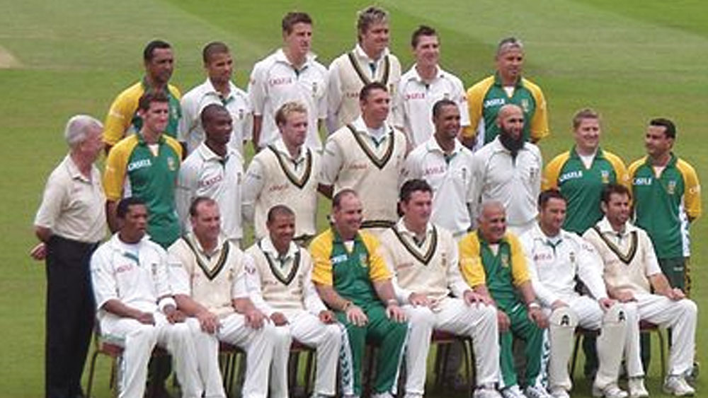 দক্ষিণ আফ্রিকার বিরুদ্ধে তাদের মাঠেই প্রথম বার ২ দিনে টেস্ট হারে জিম্বাবোয়ে। সেই বছরেই নিজেদের মাটিতে একই ভাবে টেস্ট হারতে হয় তাদের।