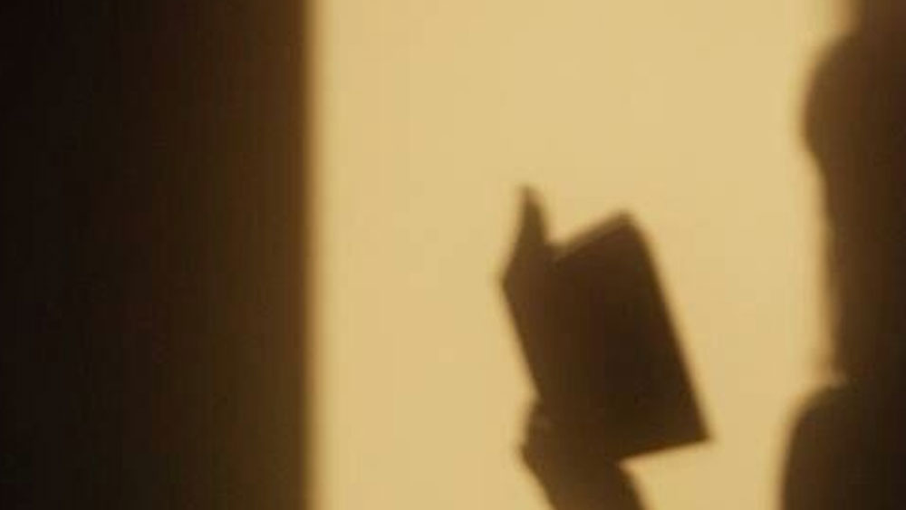 রাজশেখর তখন পড়াশোনা করছেন। দেনার ভার মাথায় নিয়েই তিনি পড়াশোনা শেষ করেন। তারপর স্বেচ্ছাসেবী সংস্থায় যোগ দেন। সেখান থেকে প্রতি মাসে ২ হাজার টাকা বেতন পেতেন।