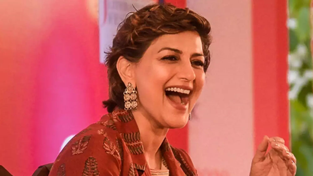 শোনা যায়, শোয়েবও মনেপ্রাণে সোনালিকে বিয়ে করতে চেয়েছিলেন। প্রয়োজনে সোনালিকে অপহরণ করার কথা প্রকাশ্যে এক সাক্ষাৎকারে জানিয়েছিলেন তিনি।