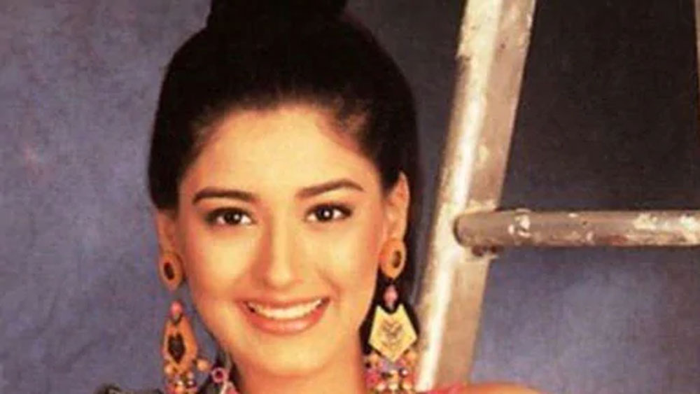 কিন্তু তাঁর ভালবাসার পথে বাধা হয়ে দাঁড়ান কাকা বাল ঠাকরে। দল কালিমালিপ্ত হবে এমন কোনও কাজ যেন না করেন, সে কথা রাজকে সাফ জানিয়েছিলেন তিনি।