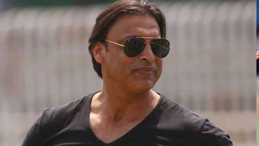 তবে শোয়েবের প্রেম ছিল একতরফা। তাঁকে নিয়ে সোনালির কোনও কৌতূহল ছিল না।