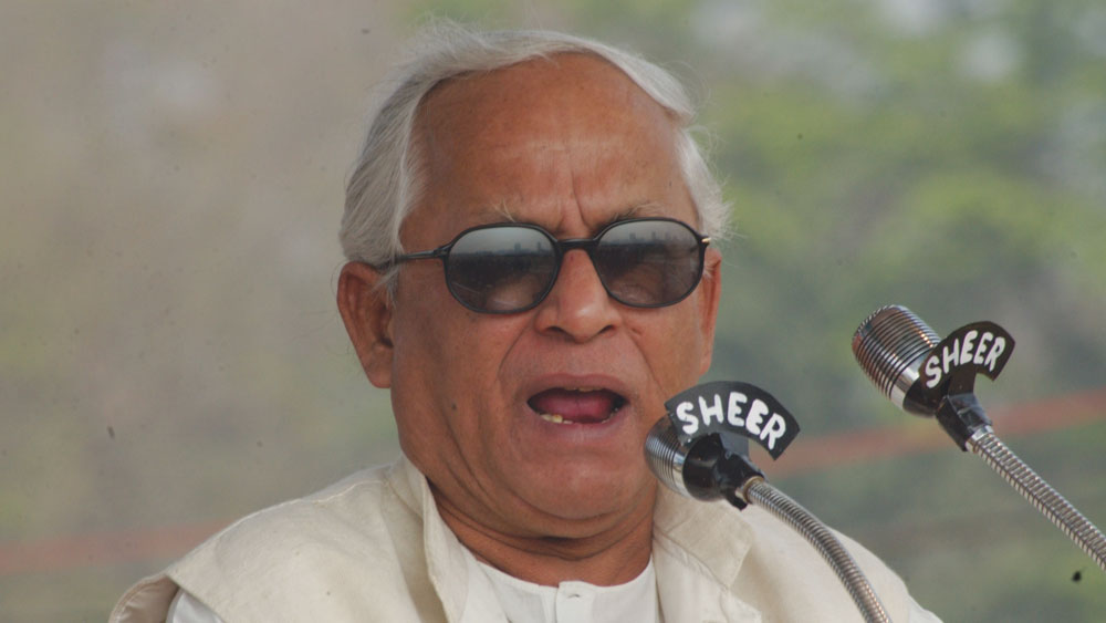 জোড়াফুল নাকি পদ্ম, ২০২১-এ নীলবাড়ির ভাগ্য নির্ধারণে যখন ব্যস্ত গোটা রাজ্য, সেই সময় আরও বেশি করে প্রাসঙ্গিক হয়ে উঠছে ২০১৫-র ডিসেম্বরে ব্রিগেডের মাঠে বুদ্ধদেবের শেষ ভাষণ। রবিবার ব্রিগেডের সভার আগে বুদ্ধদেবের সেই কথা তাঁর মনেও যে ঘুরছে, সে কথা নেটমাধ্যমে ইতিমধ্যেই জানিয়েছেন সিপিএম-এর রাজ্য সম্পাদক সূর্যকান্ত মিশ্র।