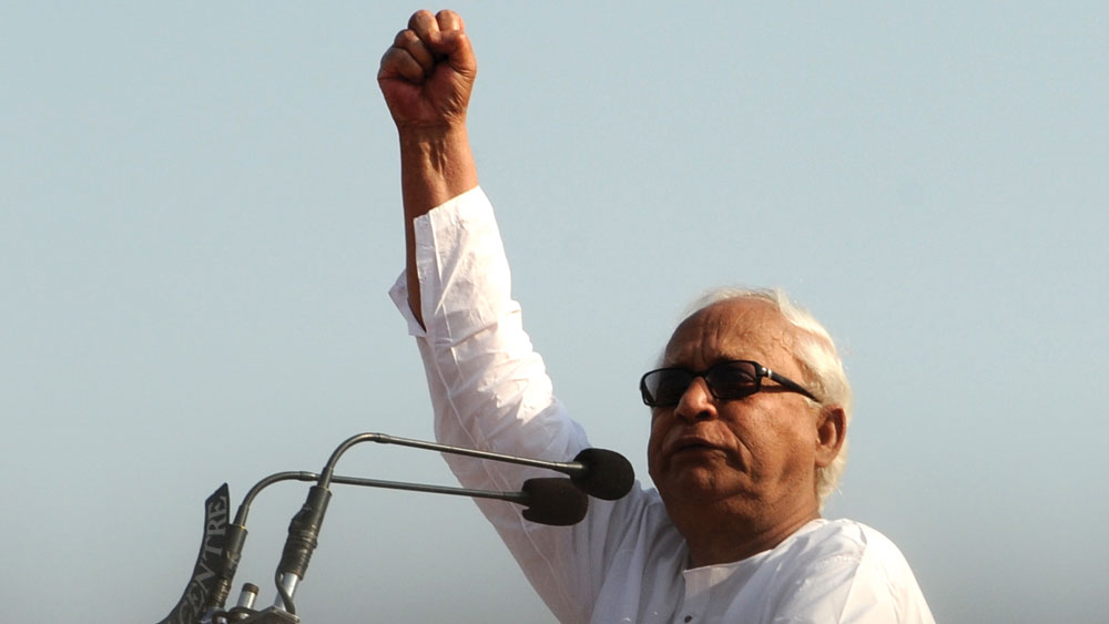 বুদ্ধদেব আরও বলেন, ‘‘আপনাদের বলছি— তৃণমূল হটাও, বাংলা বাঁচাও। বিজেপি হটাও, দেশ বাঁচাও। আজ সভা থেকে ফিরে যাবেন। কিন্তু মনে রাখবেন, সামনে বড় লড়াই। তার জন্য তৈরি হতে হবে। এ লড়াই শুধু লড়লে হবে না, জিততে হবে।’’