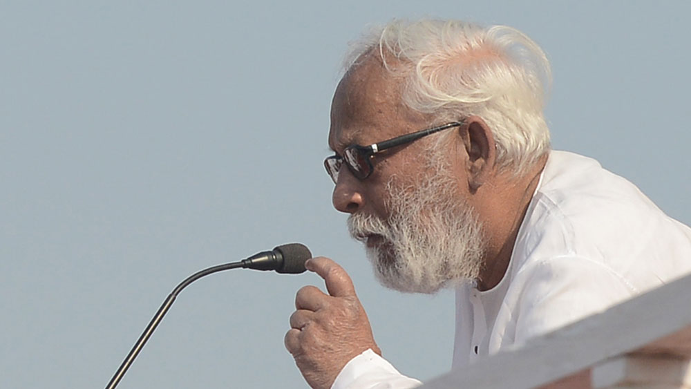 ২০০৬ থেকে ২০১১— শিল্পায়নের বিরুদ্ধে জমি আন্দোলন ঘিরে যখন লালদুর্গের টালমাটাল অবস্থা, সেই সময়ও তাতে ছেদ পড়েনি বিন্দুমাত্র। বরং কৃষক সভা-সহ সিপিএম-এর বিভিন্ন জনসংগঠনের ডাকে ব্রিগেডে একাধিক সমাবেশে ভাষণ দিতে দেখা গিয়েছে তাঁকে। কিন্তু যে দৃপ্ত কণ্ঠস্বর শুনে লালফৌজের রক্ত টগবগ করে ফুটত, তত দিনে সেই স্বর অনেকটা স্তিমিত। ক্ষমতা টিকিয়ে রাখার লড়াইয়ে ক্লান্তির সুর গলায়। 