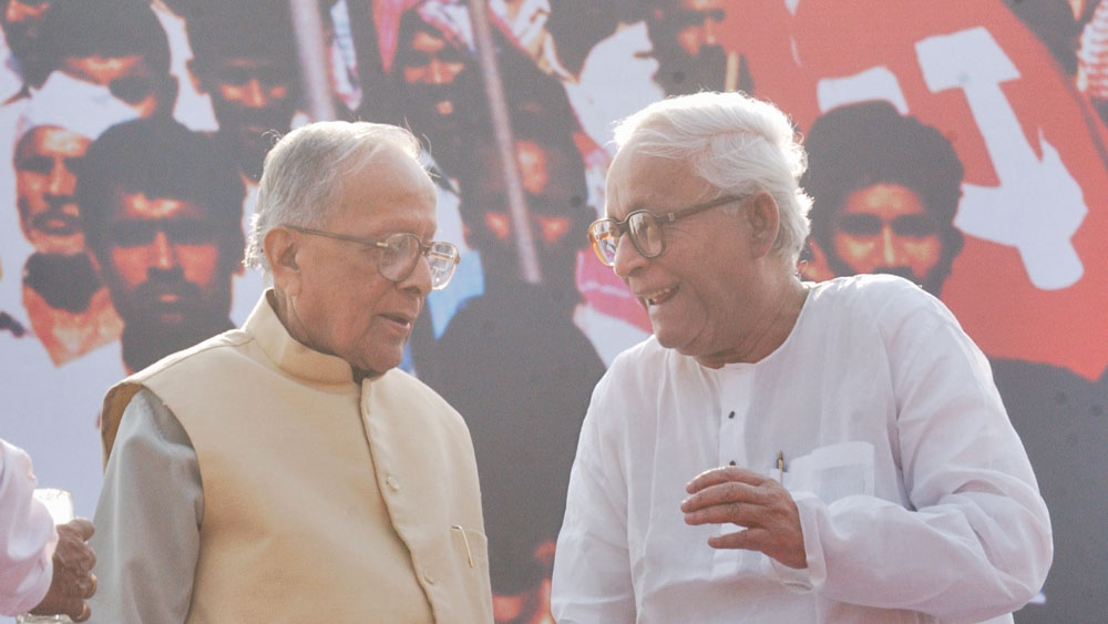 ১৯৯৯ সালে রাজ্যের উপ-মুখ্যমন্ত্রী হন বুদ্ধদেব। পরের বছরেই মুখ্যমন্ত্রীর পদে বসে রাজপাট সামলানোর গুরুদায়িত্ব এসে পড়ে তাঁর কাঁধে। আর সেই দীর্ঘ যাত্রাপথেই আনকোরা থেকে প্রথমে অন্যতম এবং পরে ব্রিগেডের মুখ্য আকর্ষণ হয়ে ওঠেন বুদ্ধদেব। অবসর গ্রহণের পরেও সেই সময় ব্রিগেডে নিয়মিত দেখা যেত জ্যোতি বসুকে। সেই সময় ব্রিগেডে মুখ্য বক্তা ছিলেন বুদ্ধদেব। জ্যোতি বসু মঞ্চে থাকলে আলো কিছুটা ভাগ হয়ে যেত যদিও। কিন্তু ২০১০ সালে জ্যোতি বসুর প্রয়াণের পর ব্রিগেডের একচ্ছত্র অধিপতি ছিলেন বুদ্ধদেবই। 