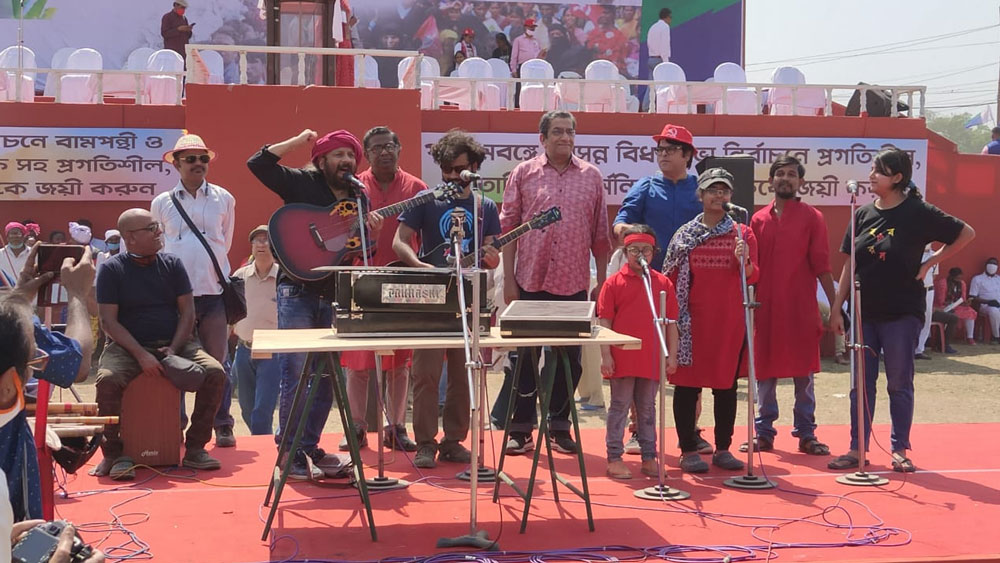 সমাবেশ মঞ্চে সাংস্কৃতিক অনুষ্ঠান।