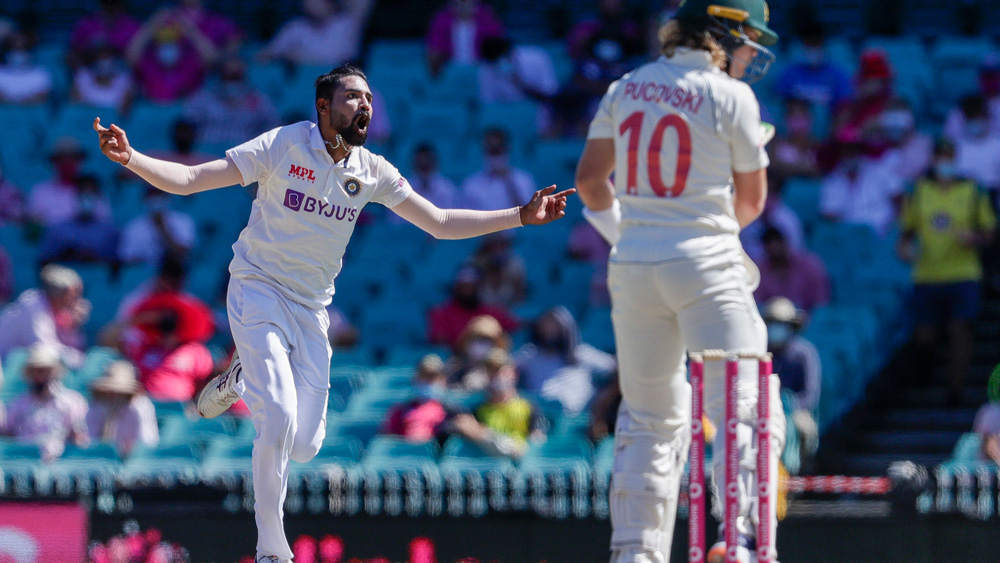 পুকোভস্কিকে আউট করে সিরাজের সেলিব্রেশন। 