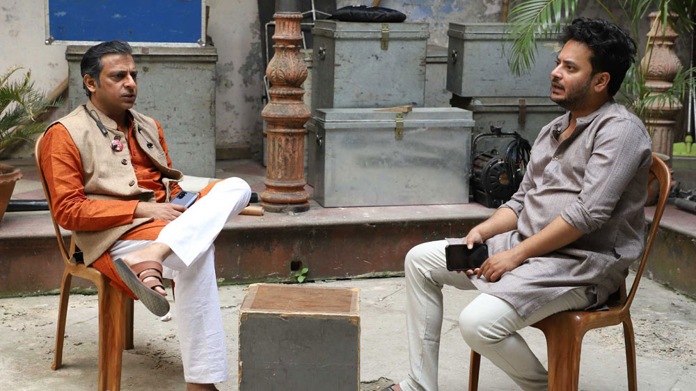 ছবির একটি মুহূর্তে জয় সেনগুপ্ত ও রাহুল বন্দ্যোপাধ্যায়।